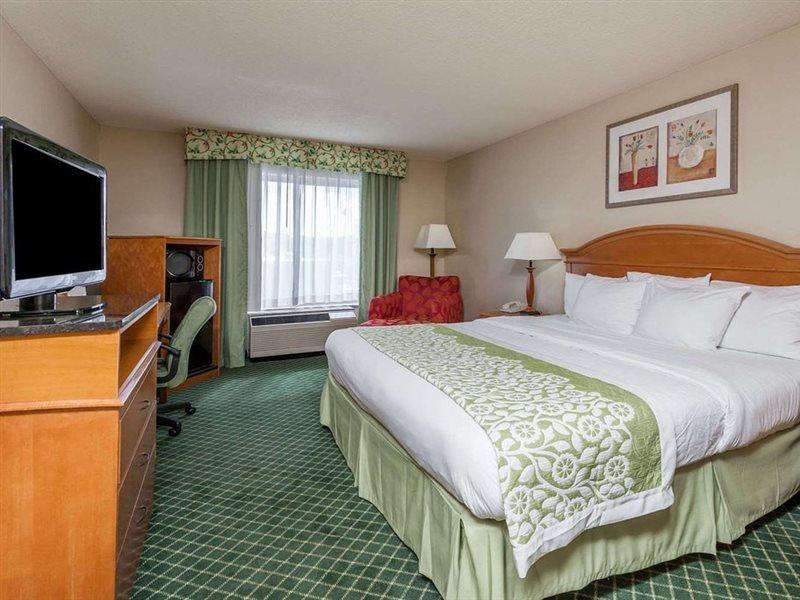 Days Inn & Suites By Wyndham Warren Exteriör bild