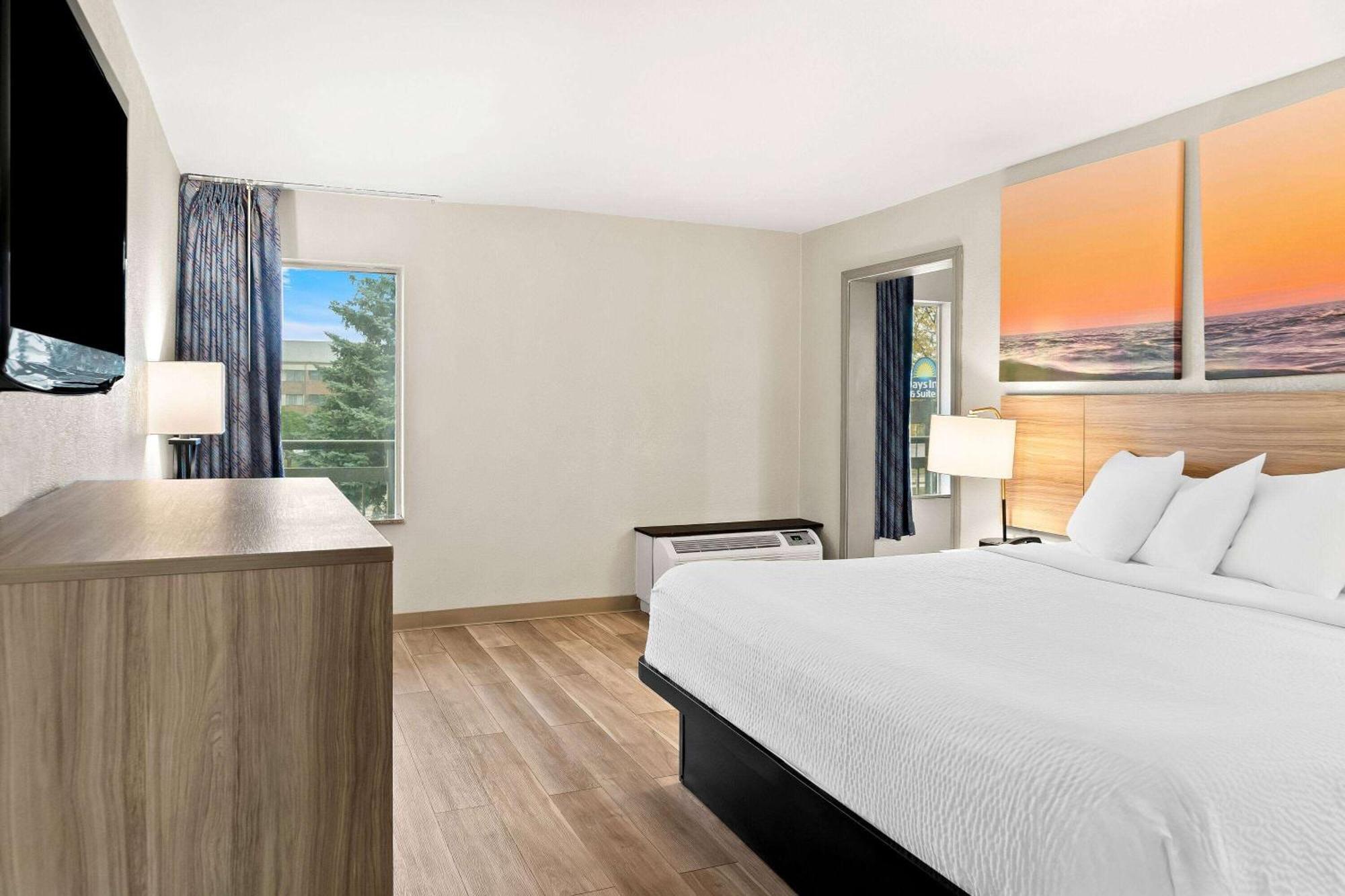 Days Inn & Suites By Wyndham Warren Exteriör bild