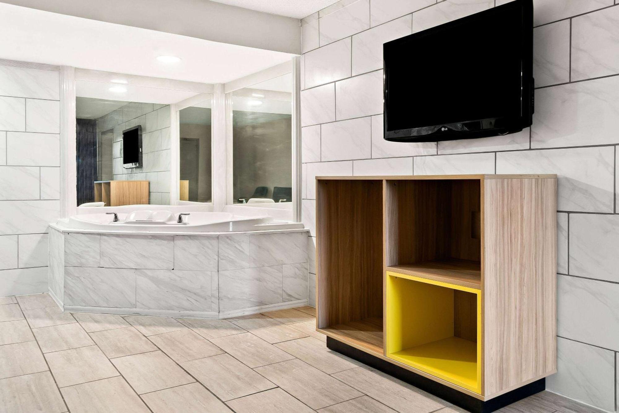 Days Inn & Suites By Wyndham Warren Exteriör bild