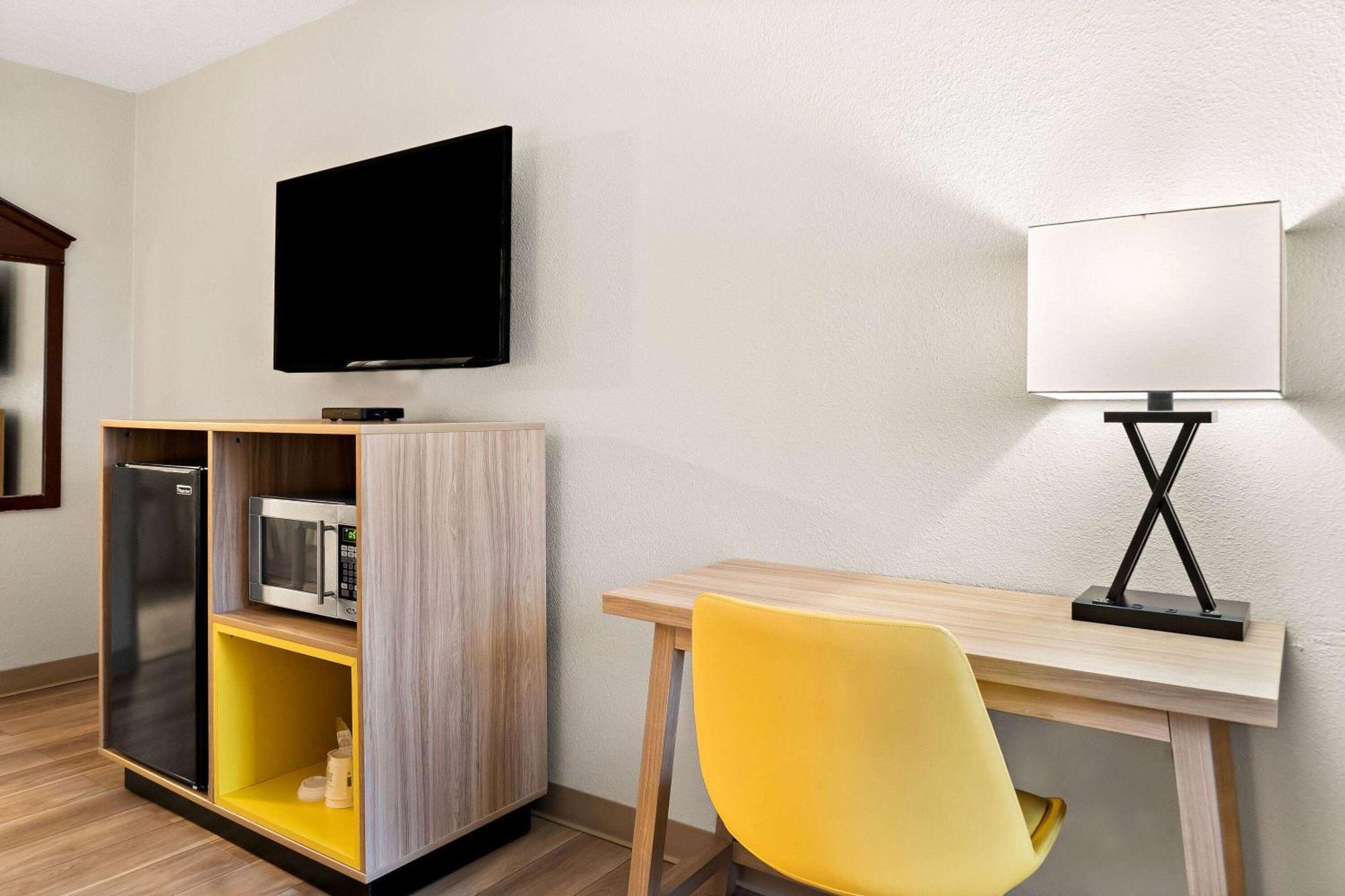 Days Inn & Suites By Wyndham Warren Exteriör bild