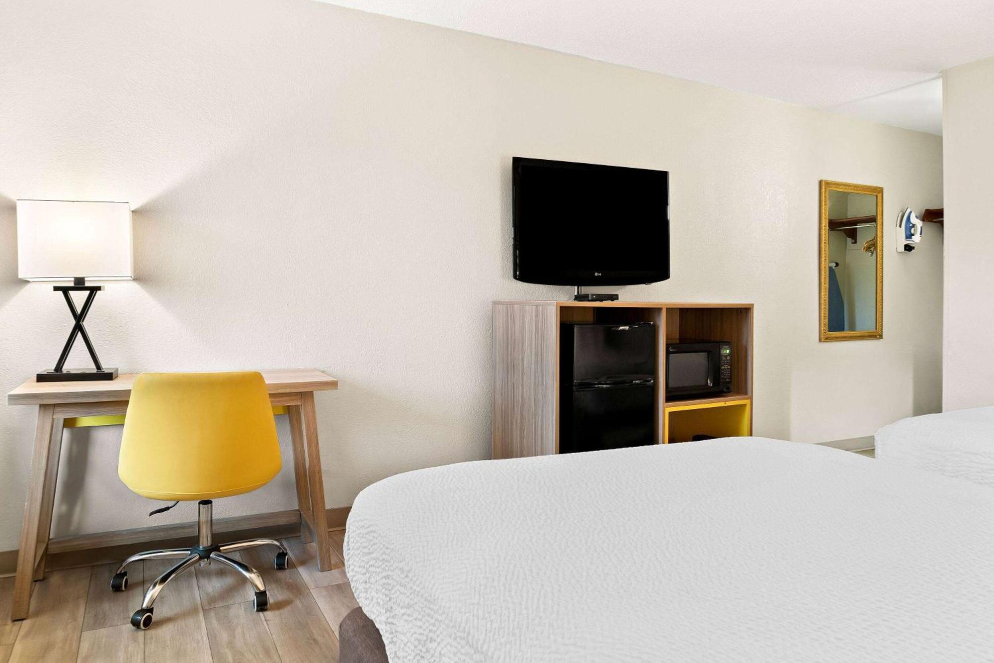 Days Inn & Suites By Wyndham Warren Exteriör bild