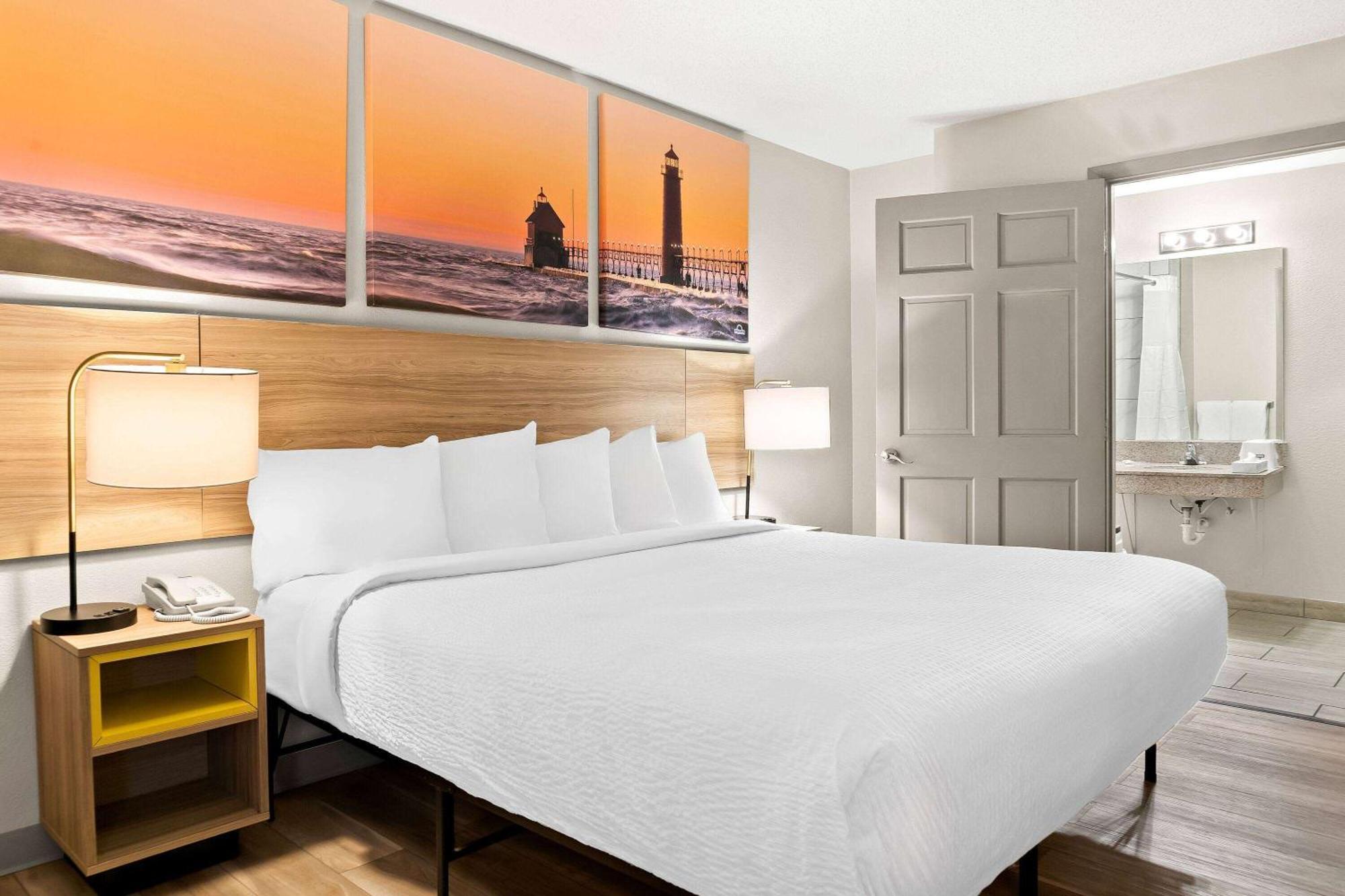 Days Inn & Suites By Wyndham Warren Exteriör bild