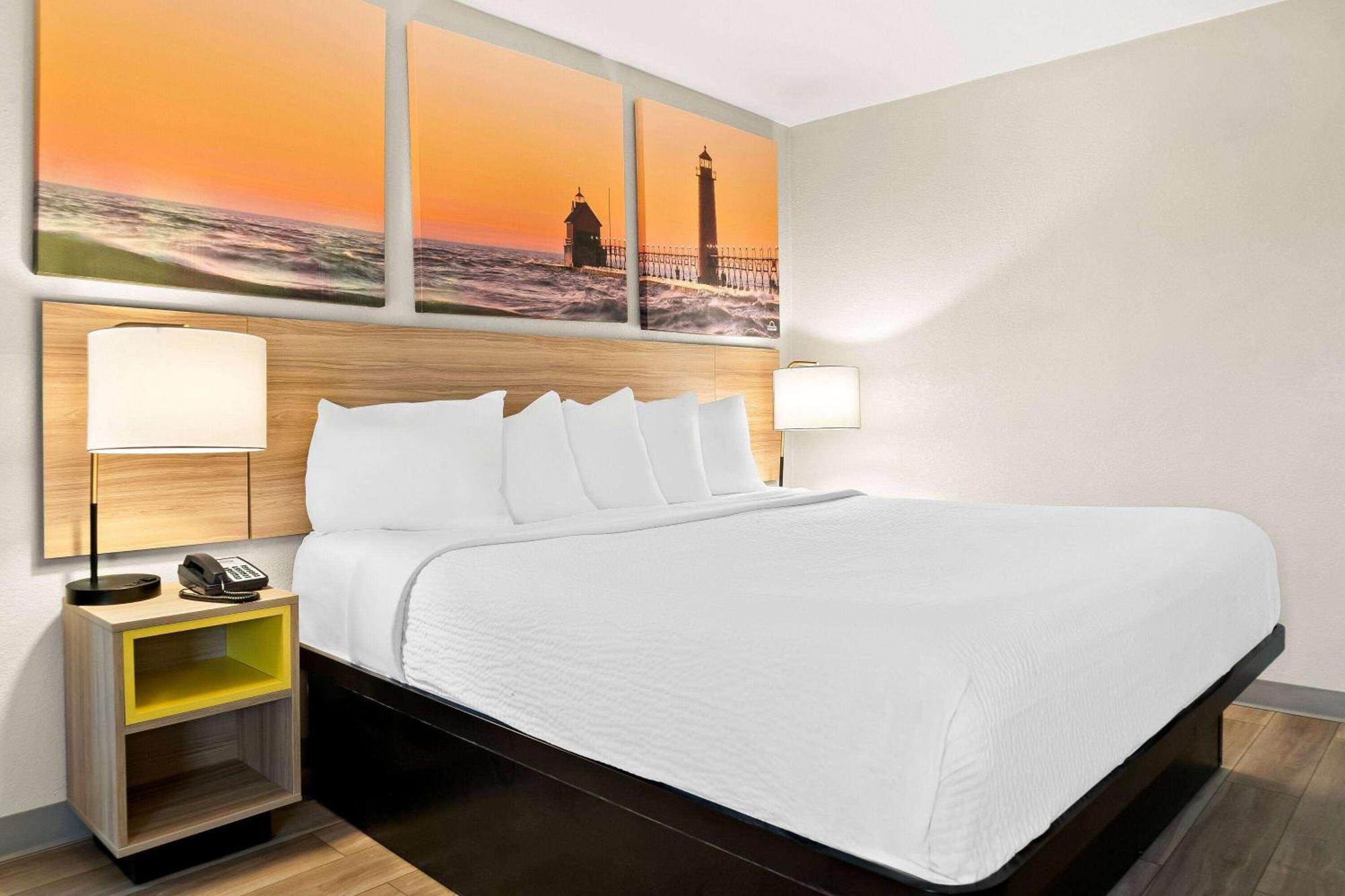Days Inn & Suites By Wyndham Warren Exteriör bild