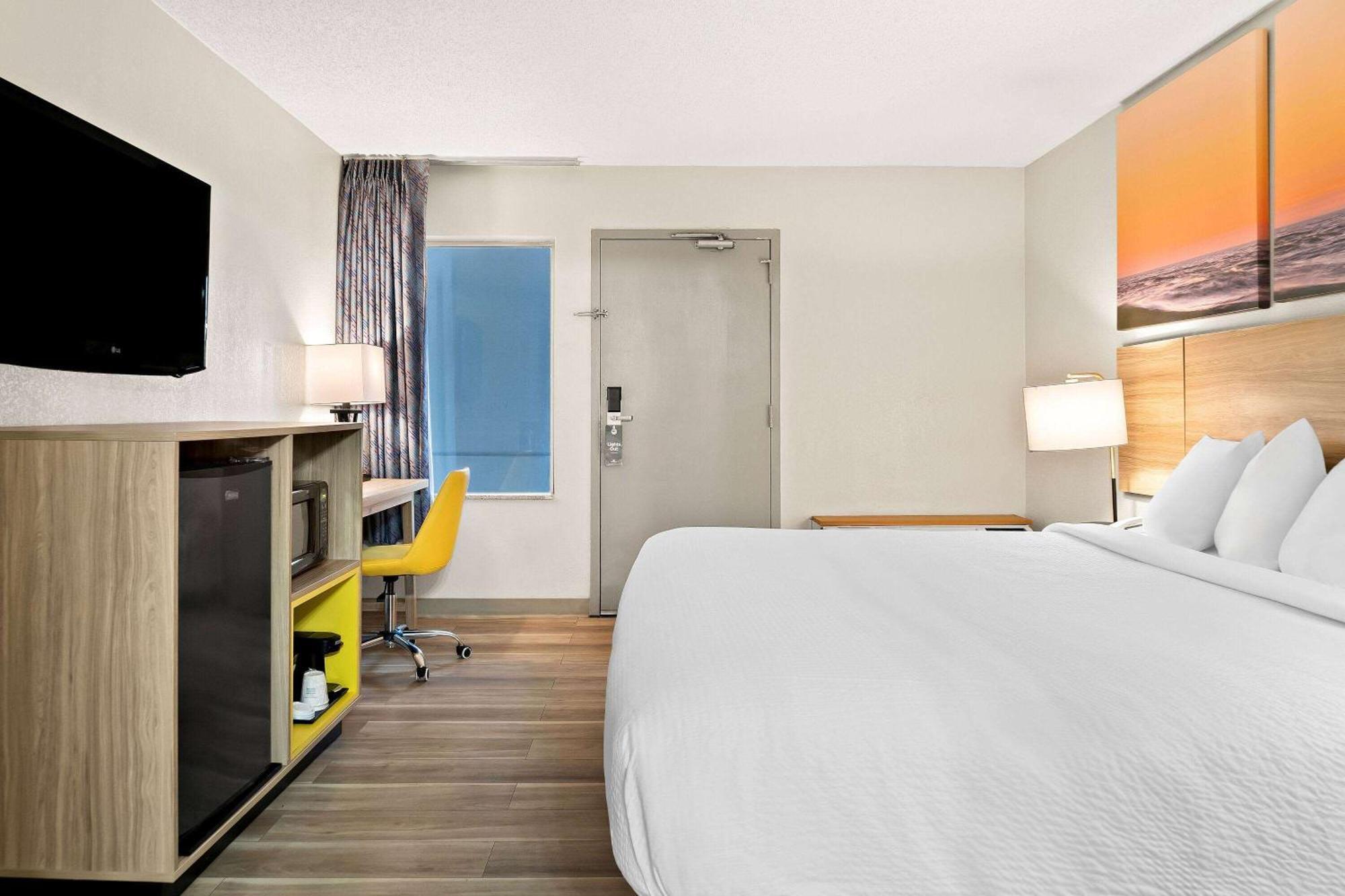 Days Inn & Suites By Wyndham Warren Exteriör bild